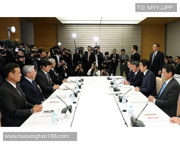 日本首相与足球明星的奇妙合作共绘体育新篇章 日本首相与足球明星的奇妙合作共绘体育新篇章